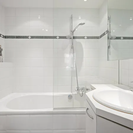 Ambrose 23 Parking *