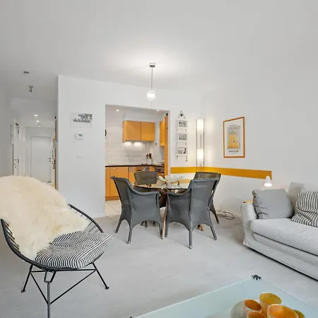 Ambrose 23 Parking *