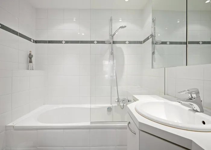 Ambrose 23 Parking *